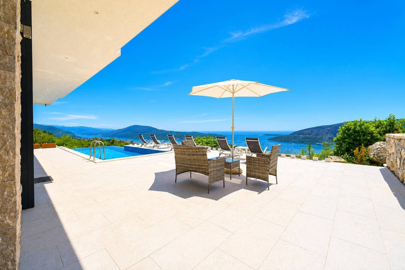 Foto 11 von 44: Pool Villa Luxoria Trebesin
