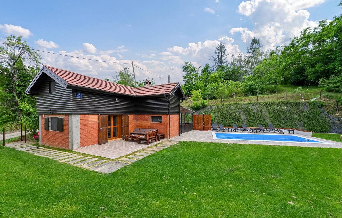 Gemütliche 2-Zimmer-Wohnung mit Pool, WLAN und Parkplatz 1