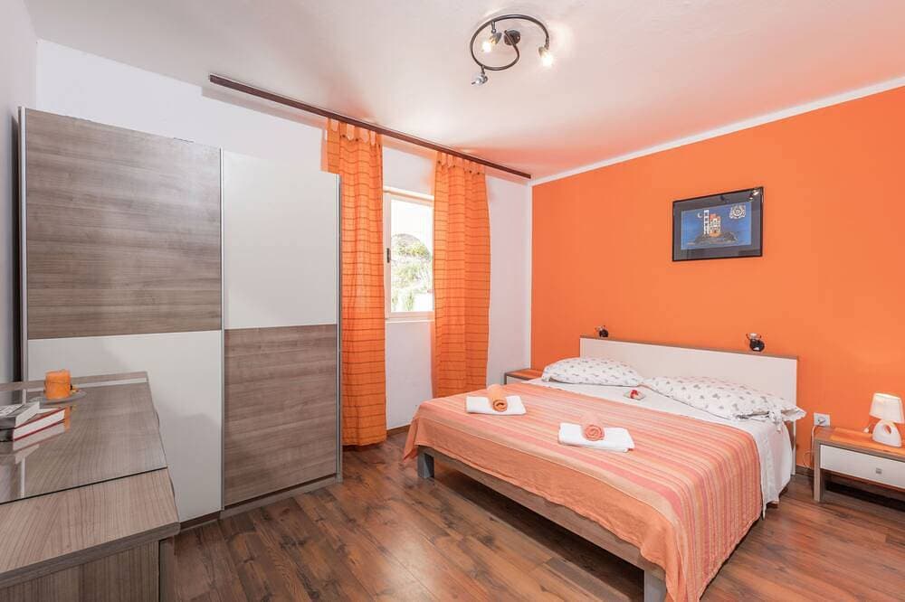 Foto 2 von 13: 1-Zimmer-Ferienwohnung am Strand Bucht Vela Stiniva, Hvar