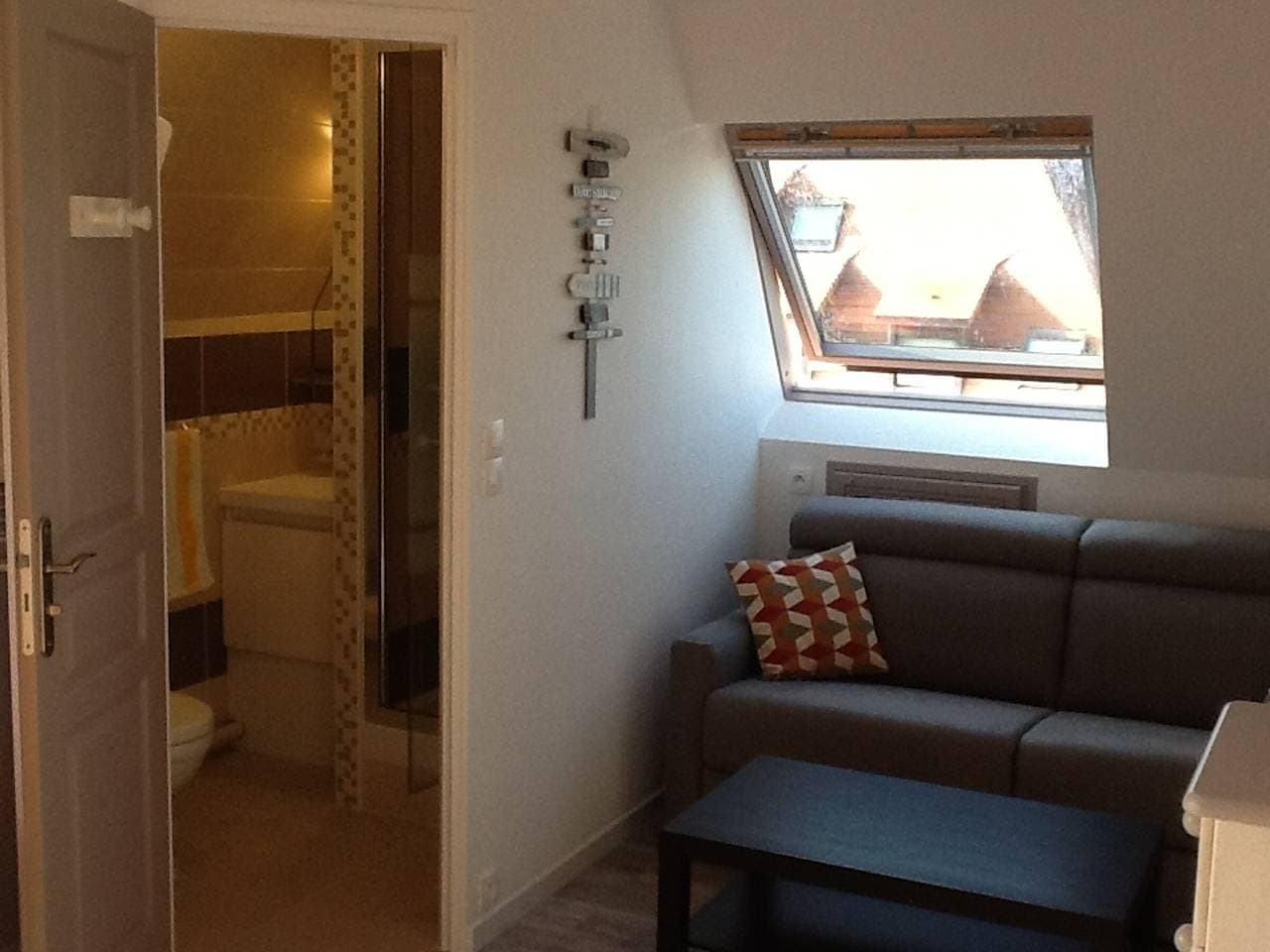 Foto 3 von 14: Romantisches Studio mit Balkon und Parkplatz 50 m vom Strand entfernt