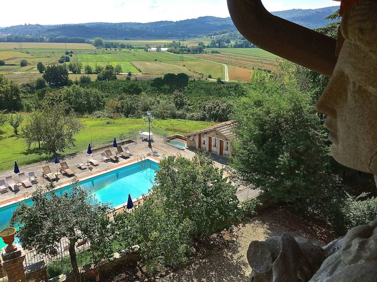 Foto 7 von 40: Elegante Villa mit Tal