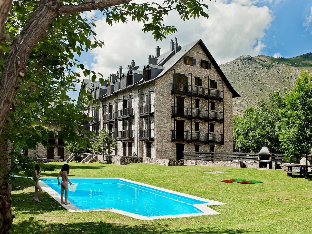 Pla de l'Ermita 2 km von Taüll: Appartementhaus Herbasabina 1