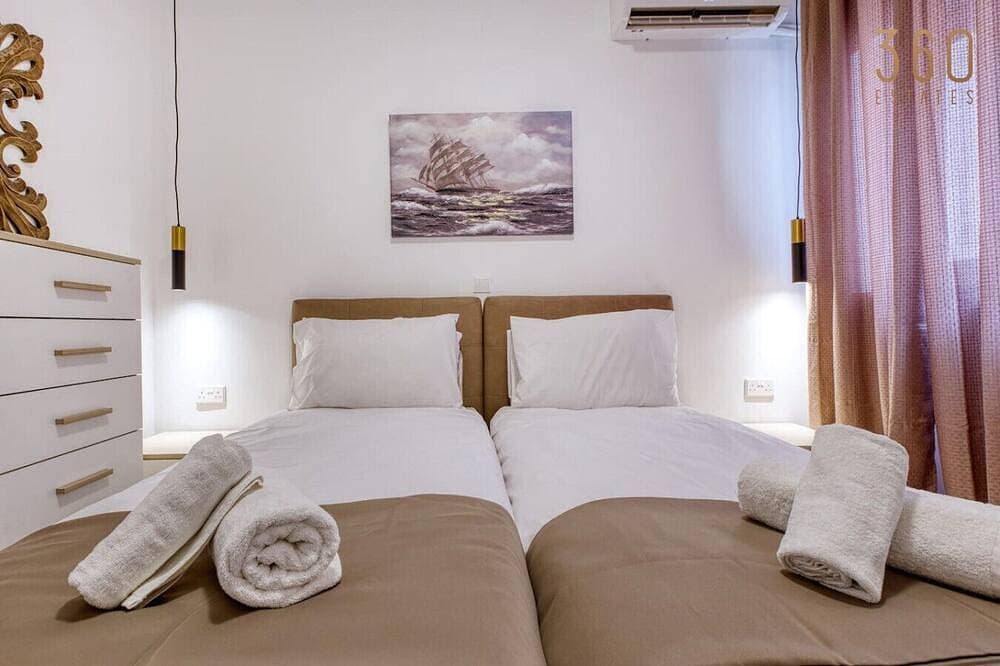Foto 4 von 30: Seafront 1Br home w/private balcony & AC in Qawra
