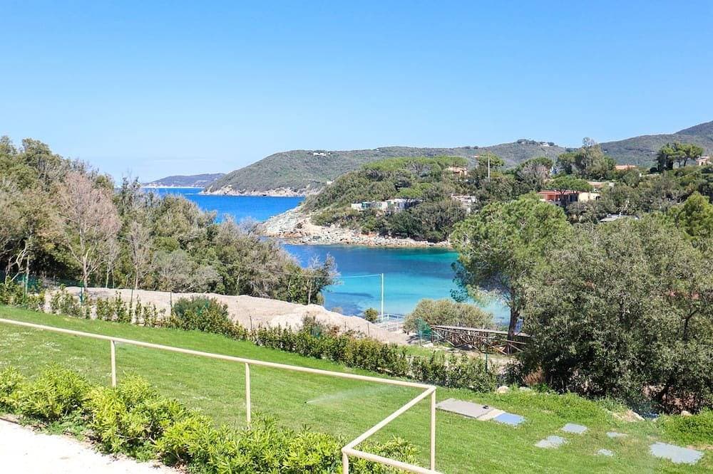 Luxury apartment with private access to the sea. 1
