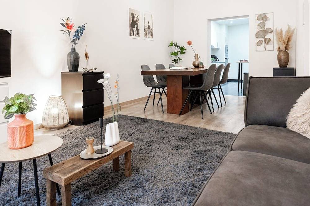 4-Zimmer-Haus mit Küche und Bad, und wir können Ihnen eine Lösung für Ihr Parkproblem anbieten 1