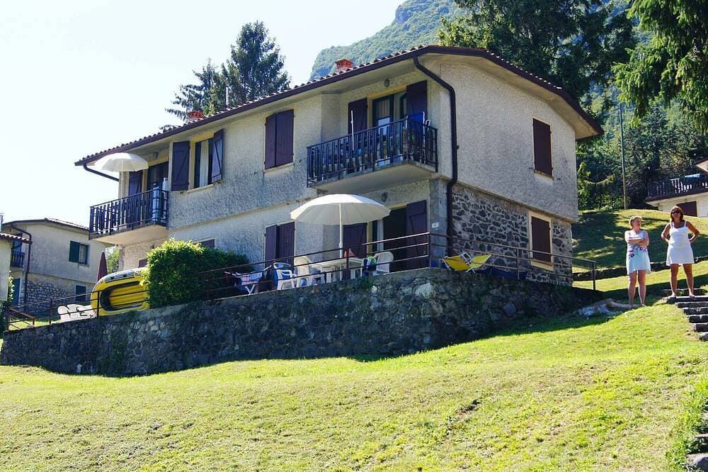 Foto 10 von 30: Directly on the lake with terrace