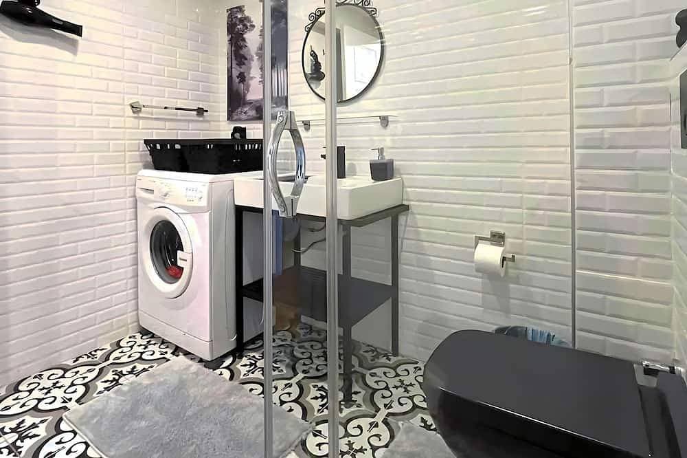 Foto 11 von 20: Cozy Central Apartment with Elevator&Patio Near Metro 2 minute walking