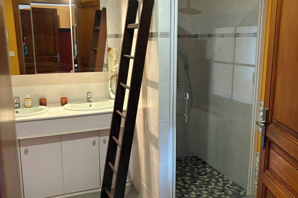 Foto 8 von 30: Einstöckiges Chalet am Ufer des Sees auf einem 1 ha großen Naturgrundstück mit Sauna