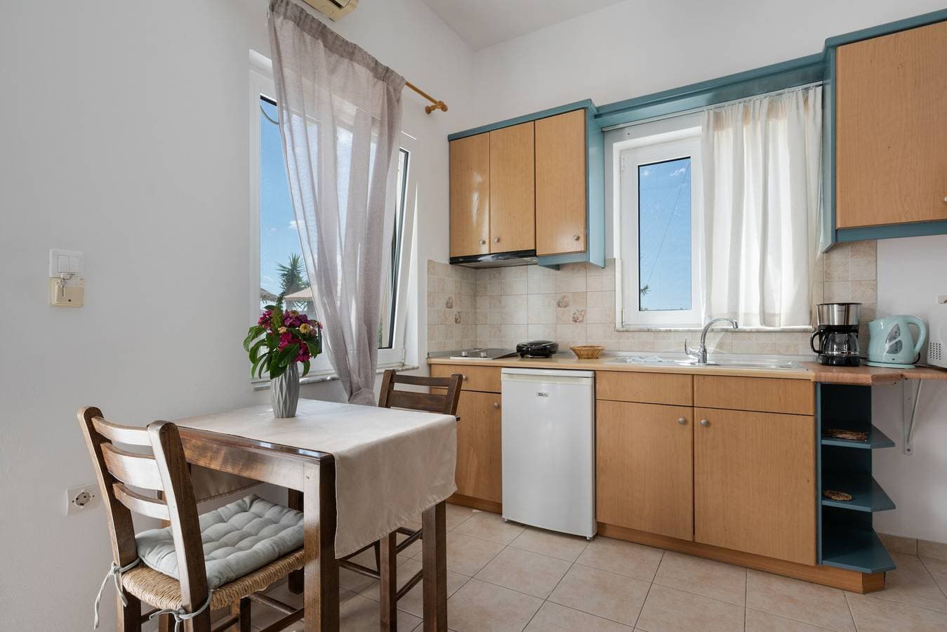 Foto 7 von 24: Ferienwohnung "One-Bedroom Kallithea" mit Meerblick, 2 Gemeinschaftsterrassen und WLAN
