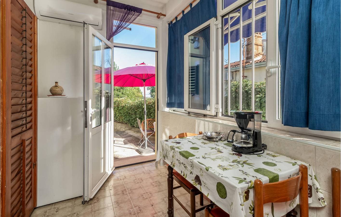 Foto 4 von 17: Gemütliche Ferienwohnung mit Terrasse und Parkplatz, 2 km vom Hundestrand entfernt