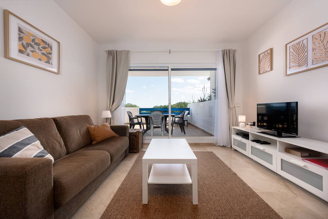 Foto 5 von 32: Duquesa Suites 2424 Azure Skyline