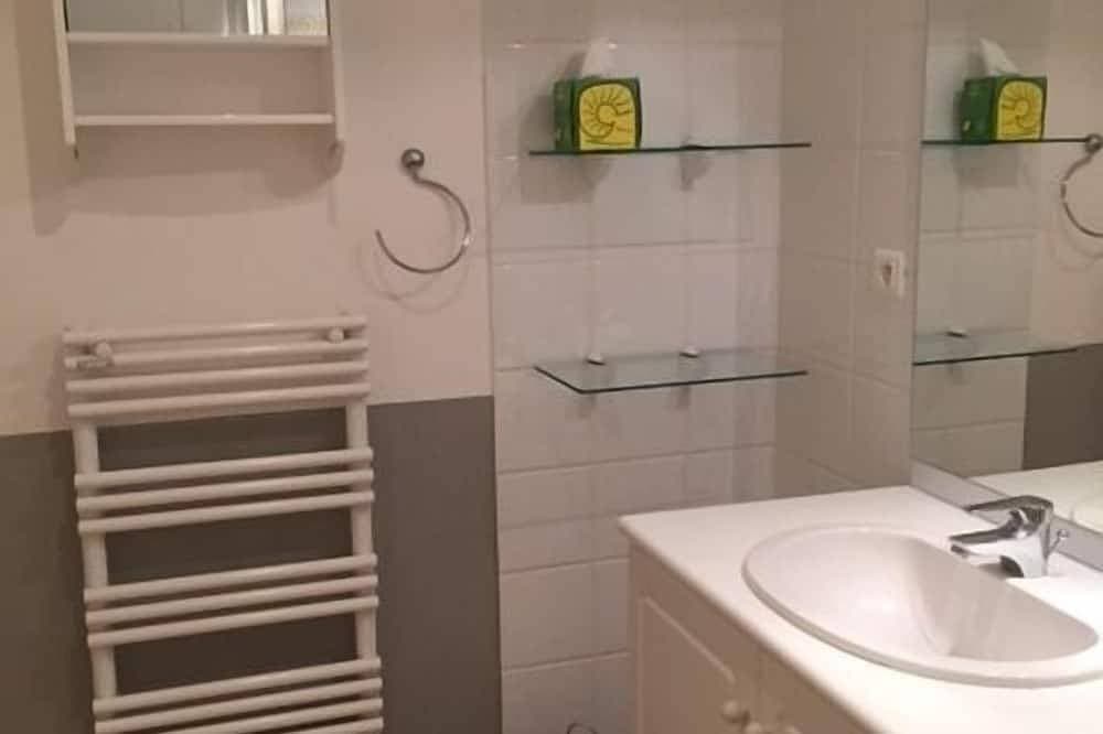 Foto 2 von 17: Apartment mit 2 Schlafzimmern, Parkplatz und Aufzug in Lourmarin