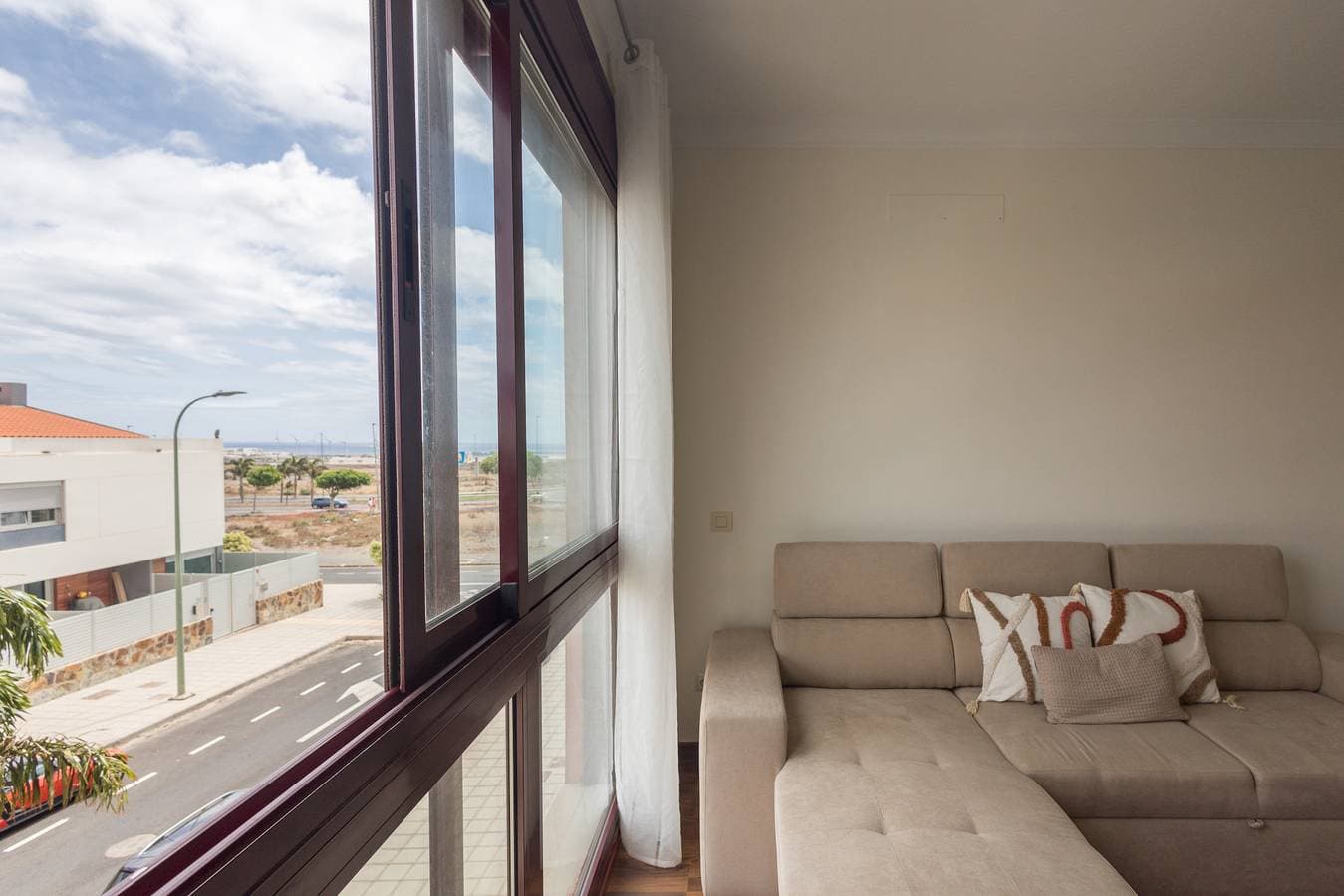 Foto 13 von 42: Luxury Workfriendly Home - Far Ocean Views