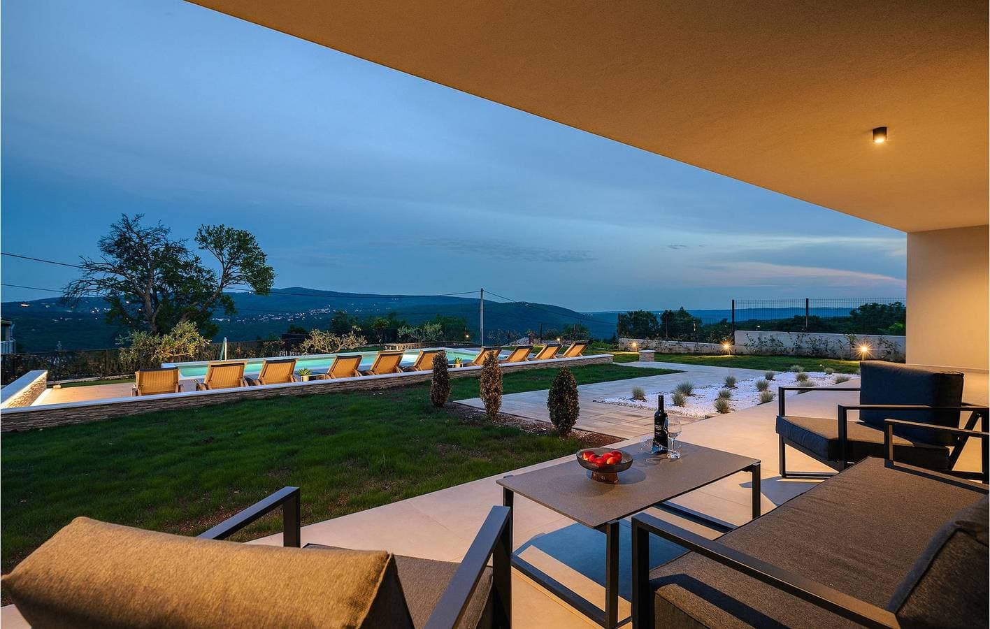 Foto 7 von 54: Gemütliche Ferienwohnung mit beheiztem Pool, Terrasse und WLAN in der Nähe des Stadtzentrums von Raša