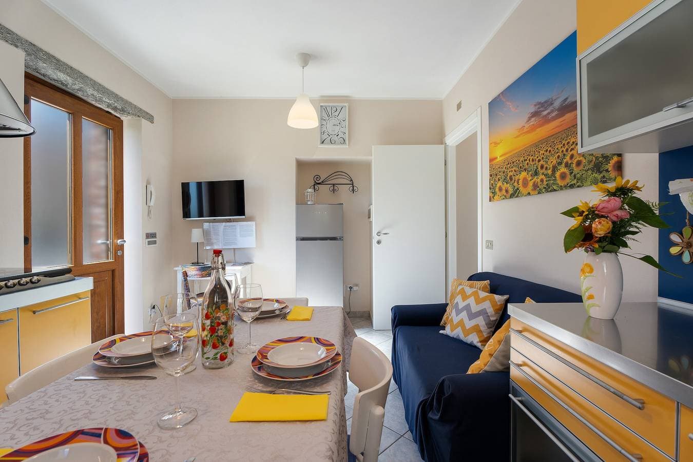 Foto 10 von 26: Ferienwohnung 'Res Jasmine- Appartamento Yellow' mit Bergblick, Gemeinschaftsgarten und Wi-Fi