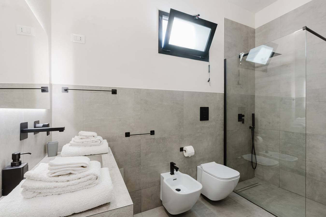 Foto 8 von 20: Apartment 'Vento E Salsedine Tramontana' mit privatem Garten, WLAN und Klimaanlage