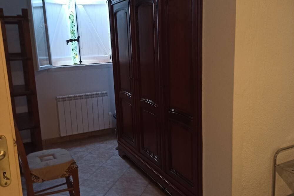 Foto 10 von 11: Petite Maison Avec 2 Chambres 3 Personnes Avec Terrasse Propriété Fermée
