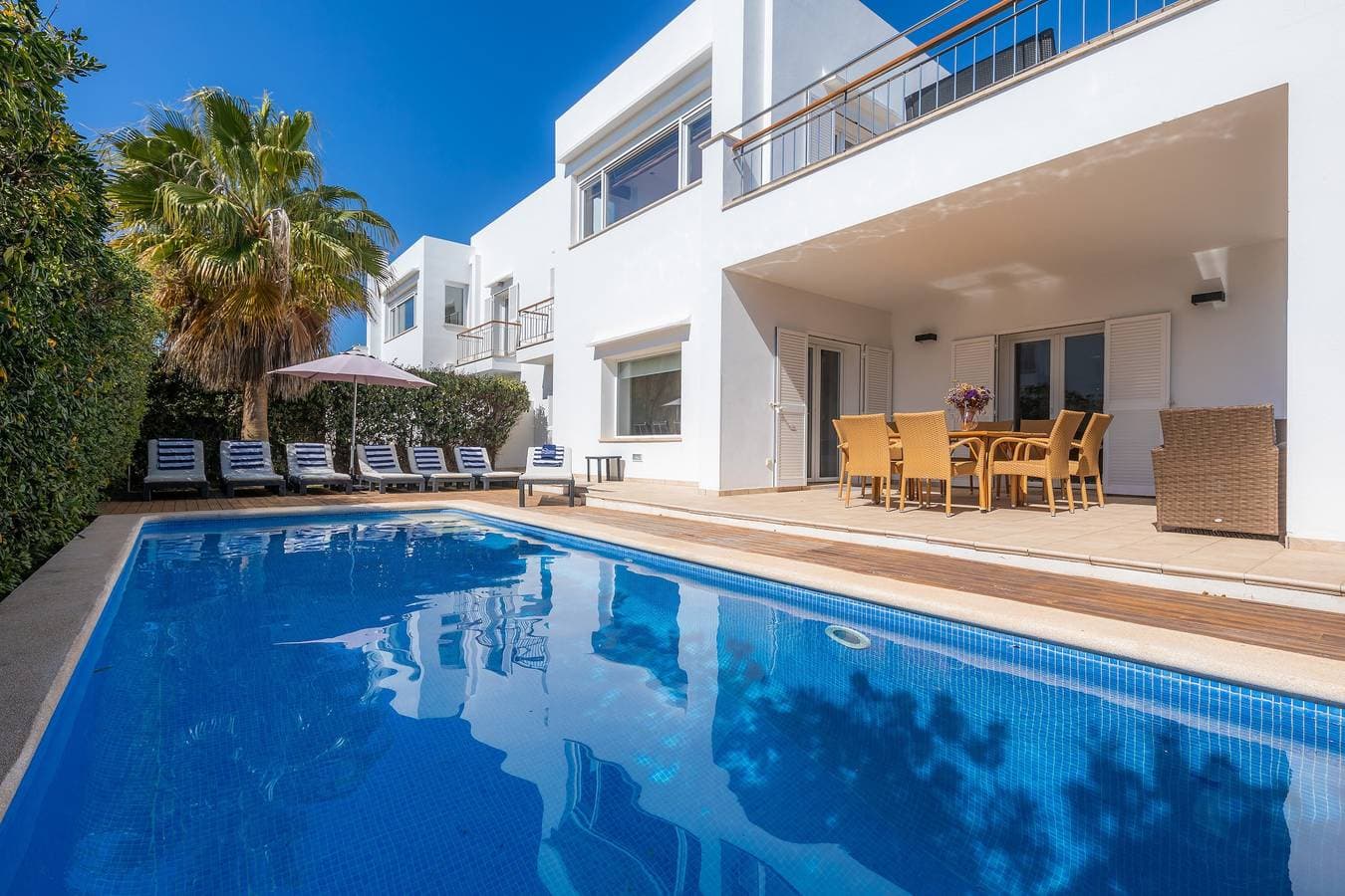 Foto 2 von 41: Fantastische Villa mit Pool, Dachterrasse, Klimaanlage und WLAN