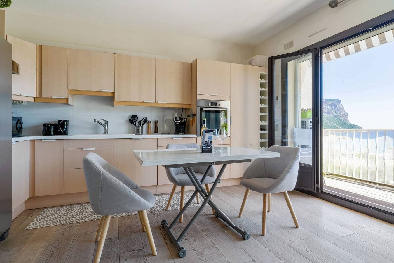 Foto 5 von 12: Wunderschöne und helle Wohnung mit Balkon und Meerblick in Cassis - Welkeys