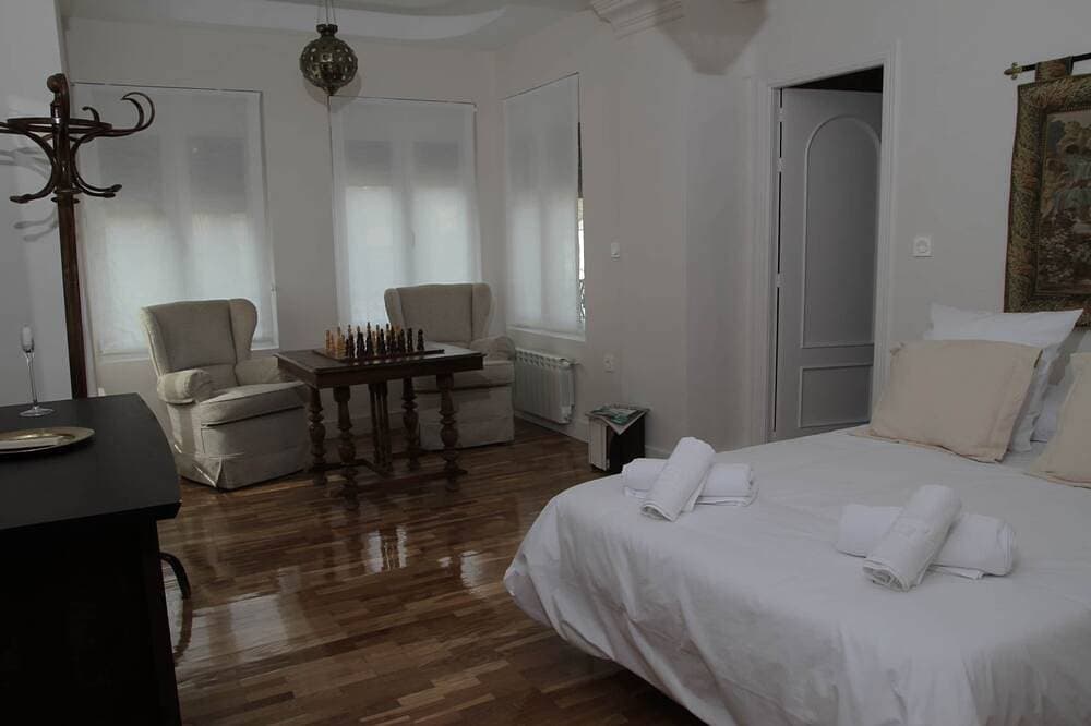Foto 5 von 25: Family Room at Casa El Villar
