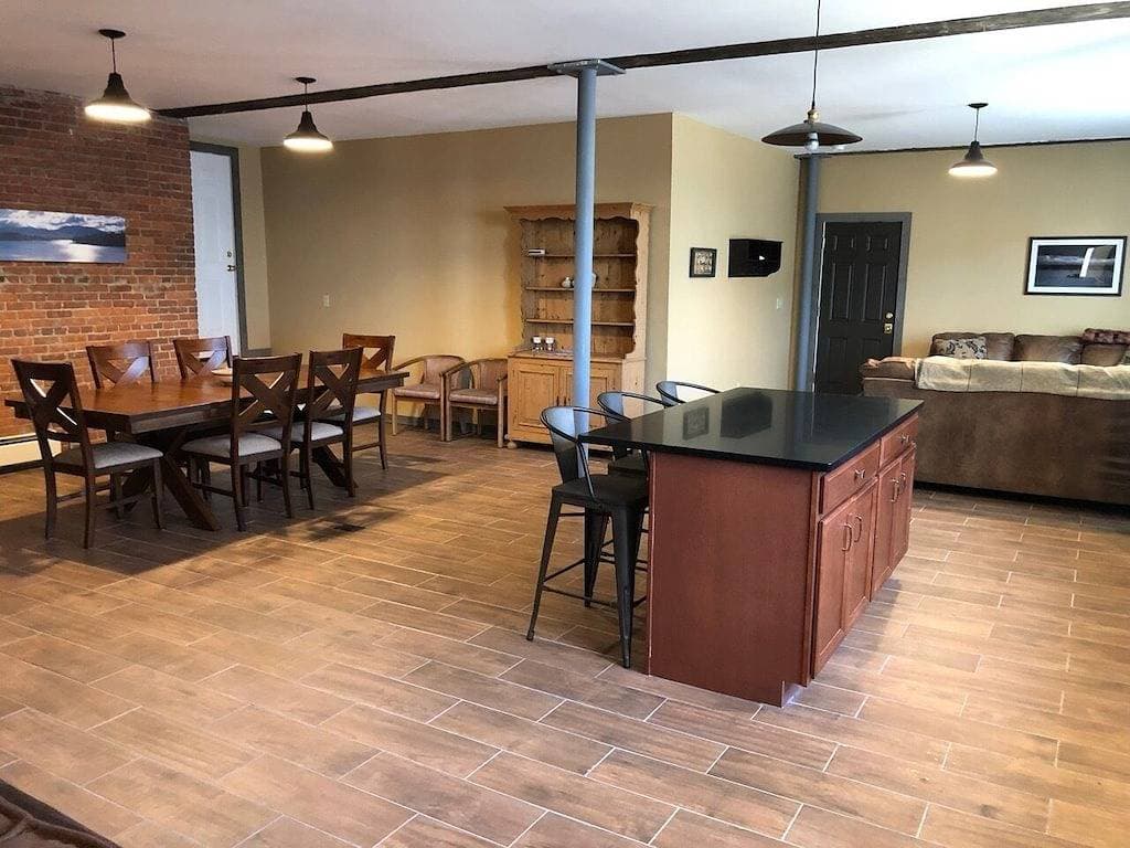 Foto 4 von 22: Wunderschönes 2Br Loft mit Blick auf die Bucht und den Hafen von Eastport