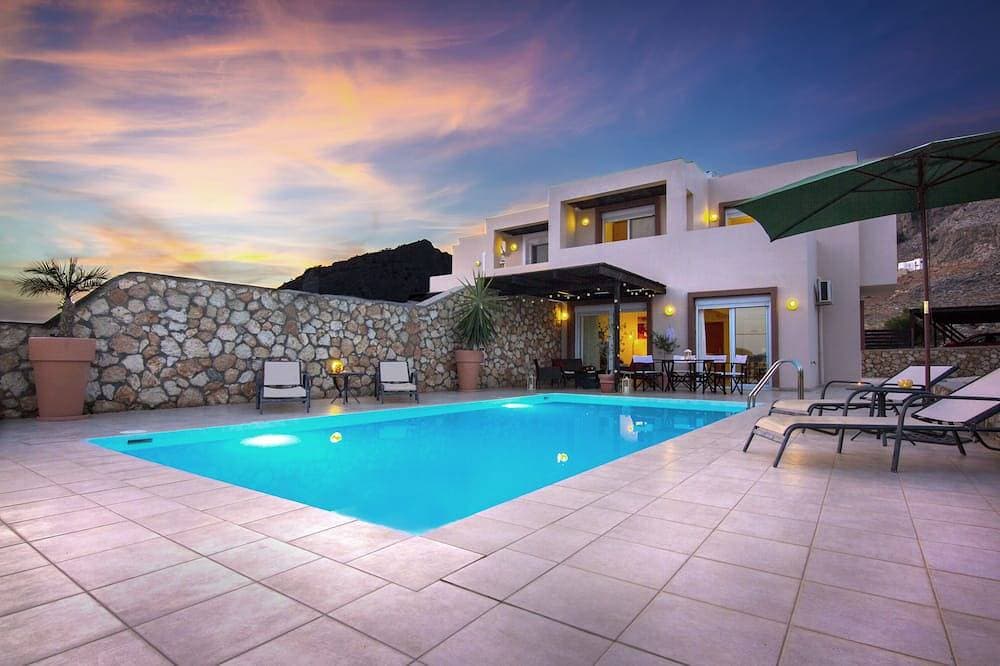 Moderne Luxus-Villa mit privatem Pool und herrlichem Meerblick 1