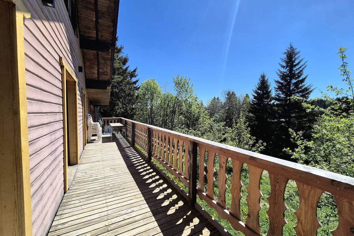 Foto 7 von 63: Chalet für 12 Personen mit Terrasse