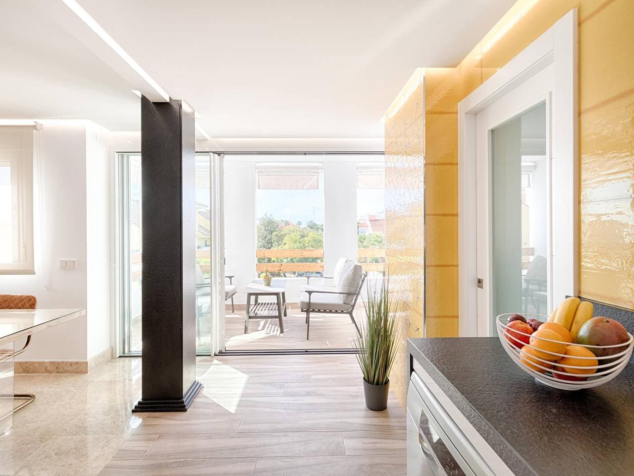 Foto 4 von 25: Real Sofía Puerto Estepona - Luxuriöse Ferienwohnung mit Terrasse, Pool und Meernähe