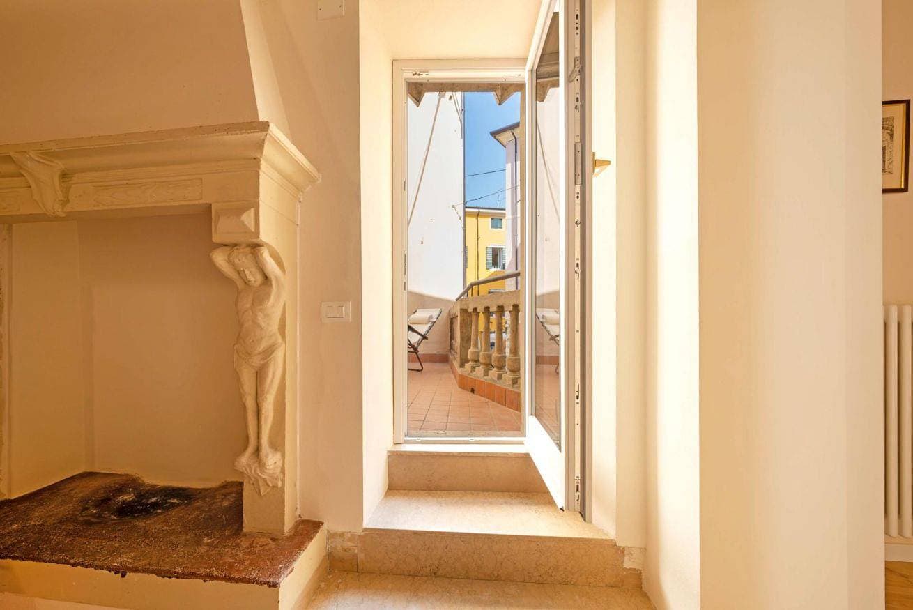 Foto 4 von 12: ApartmentsGarda - Loggia Libertà