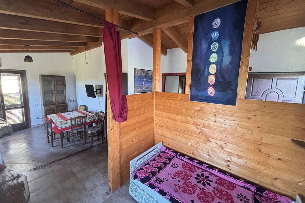 Foto 10 von 30: Landhaus 'Ethnic house & view, Sulcis Relax' mit Bergblick, privater Terrasse & WLAN