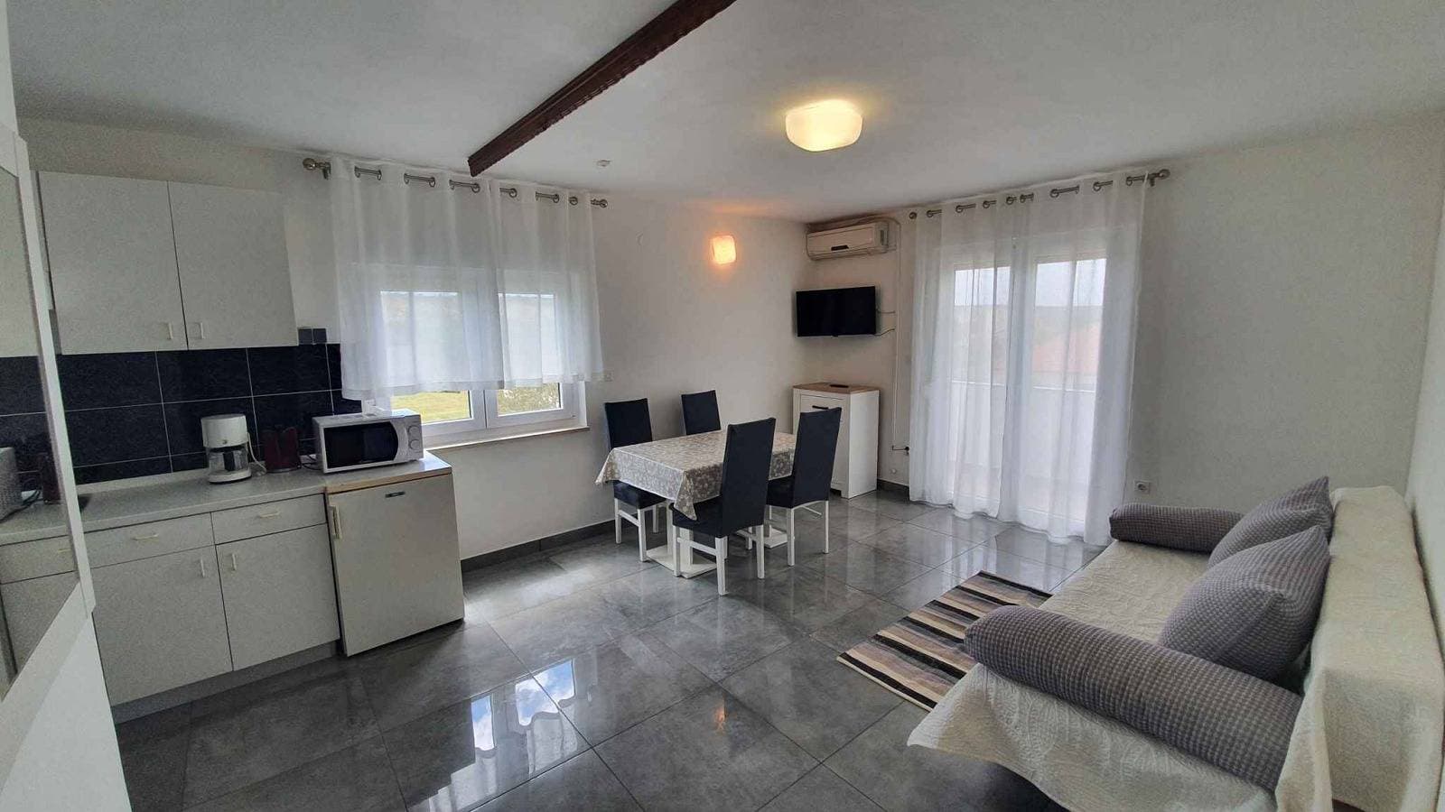 Foto 3 von 20: Ferienwohnung in Ljubač mit Meerblick, Balkon, Klimaanlage, W-Lan (809-3)