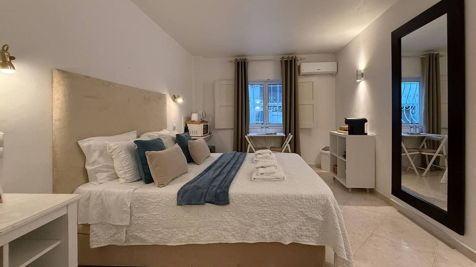 Foto 4 von 33: Sofeelings Quarto 1, Baixa de Albufeira