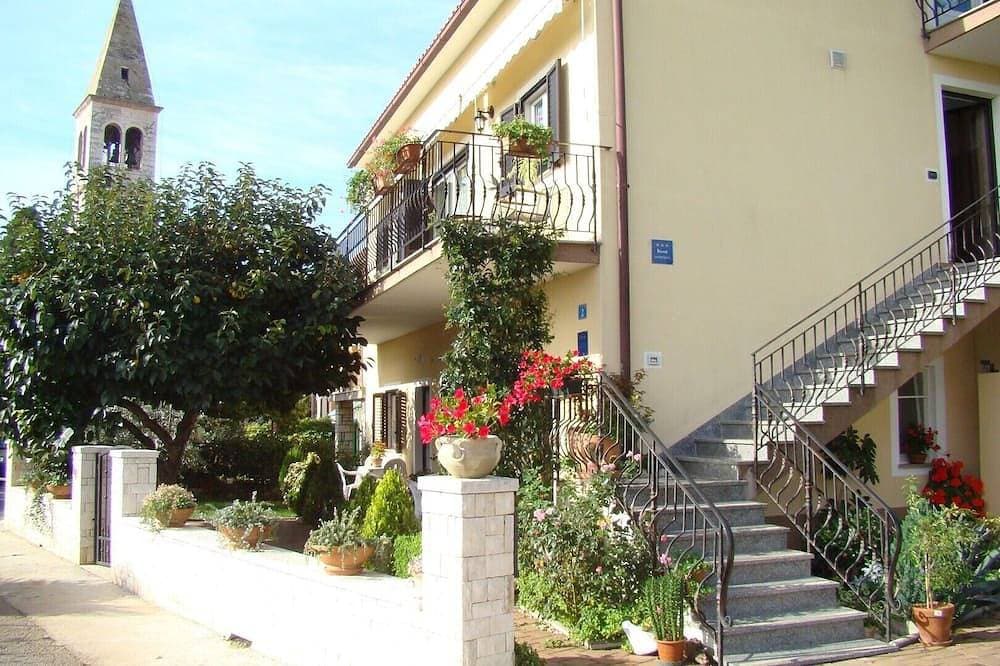 Erdgeschosswohnung Orzan I mit Terrasse in Strandnähe 1
