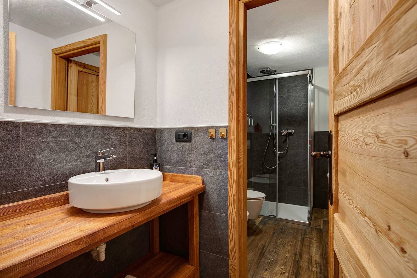 Foto 13 von 30: Studio „Aux Pieds Du Malatra“ 2 – Umgeben von Bergen