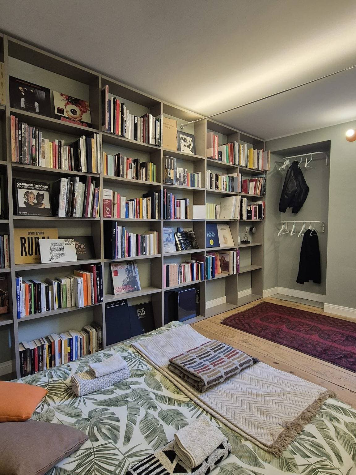 Foto 5 von 15: Loft Library by Lago Maggiore Rentals