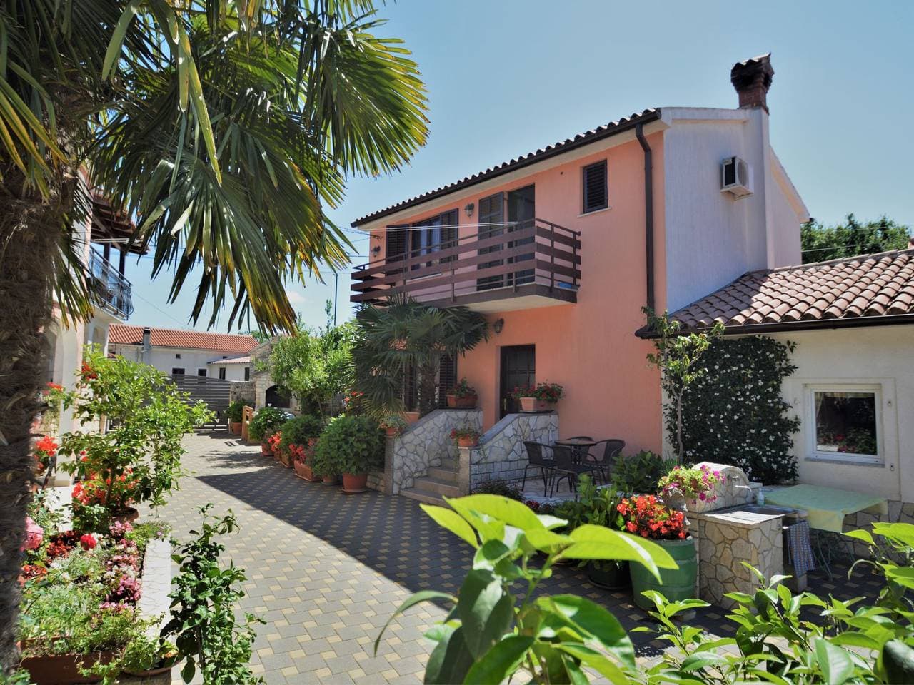 Einfamilienhaus Milka 1 1