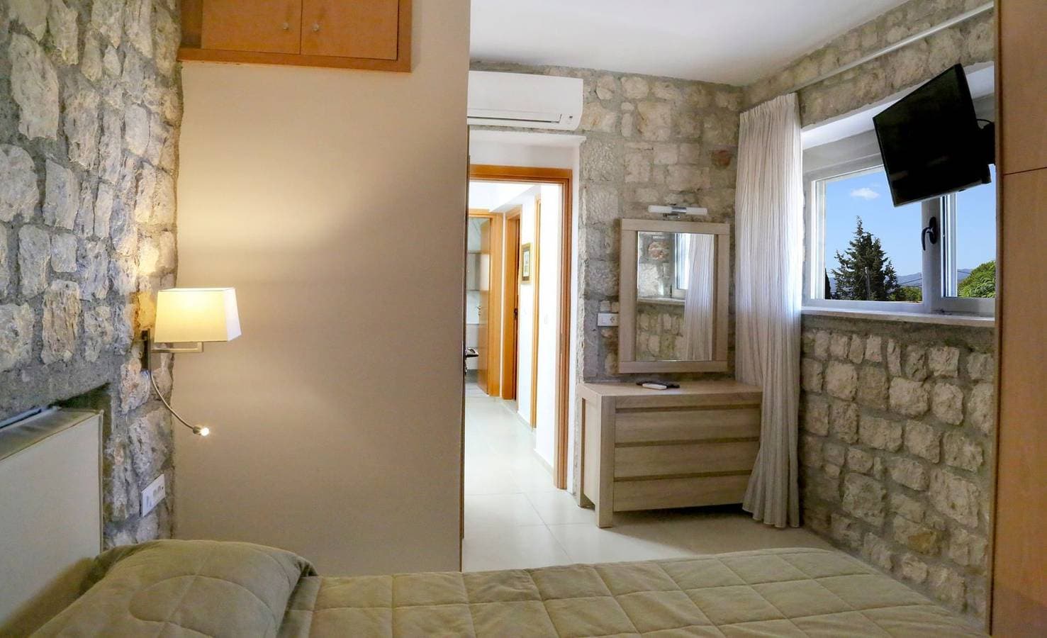 Foto 4 von 30: Executive Rhodes Villa | Villa Luciana | 3 Bedroom with Sea Views | Pefkos