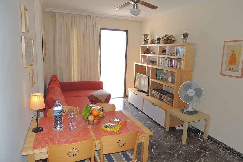 Foto 10 von 30: Romantic Retreat In Prime Position With Stunning Views To Cliffs, Marina & Sea.