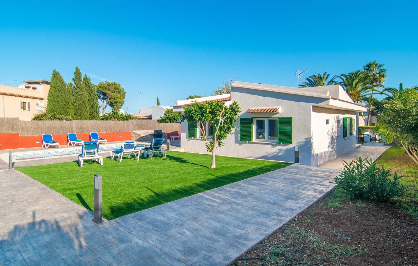 Foto 2 von 37: Luxuriöse Strandwohnung mit Pool und Terrasse