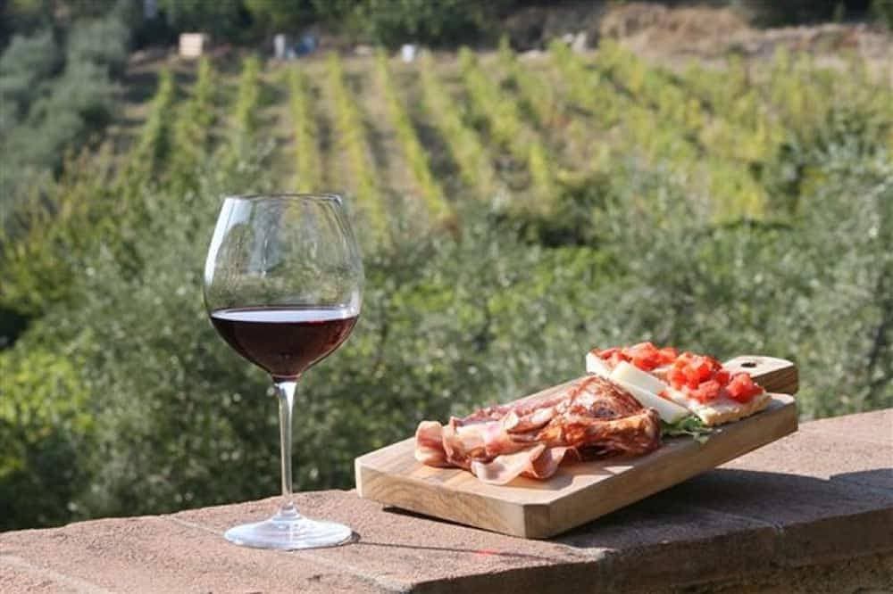 Foto 4 von 6: Comfortable studio apartment, terrace panoramic view of Chianti hills.