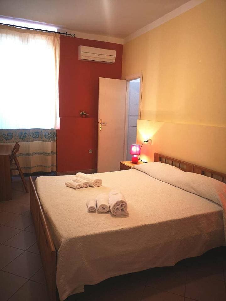 Foto 8 von 8: Economy Double Room