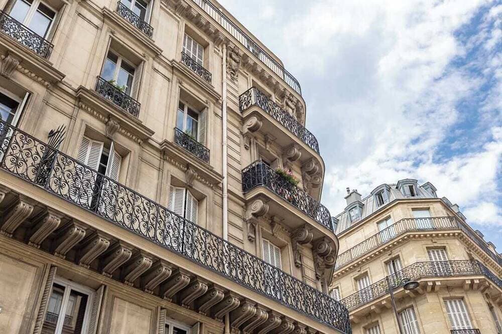 Foto 13 von 16: Stylish City Lights Escape – 2-Bedroom Gem In Central Paris