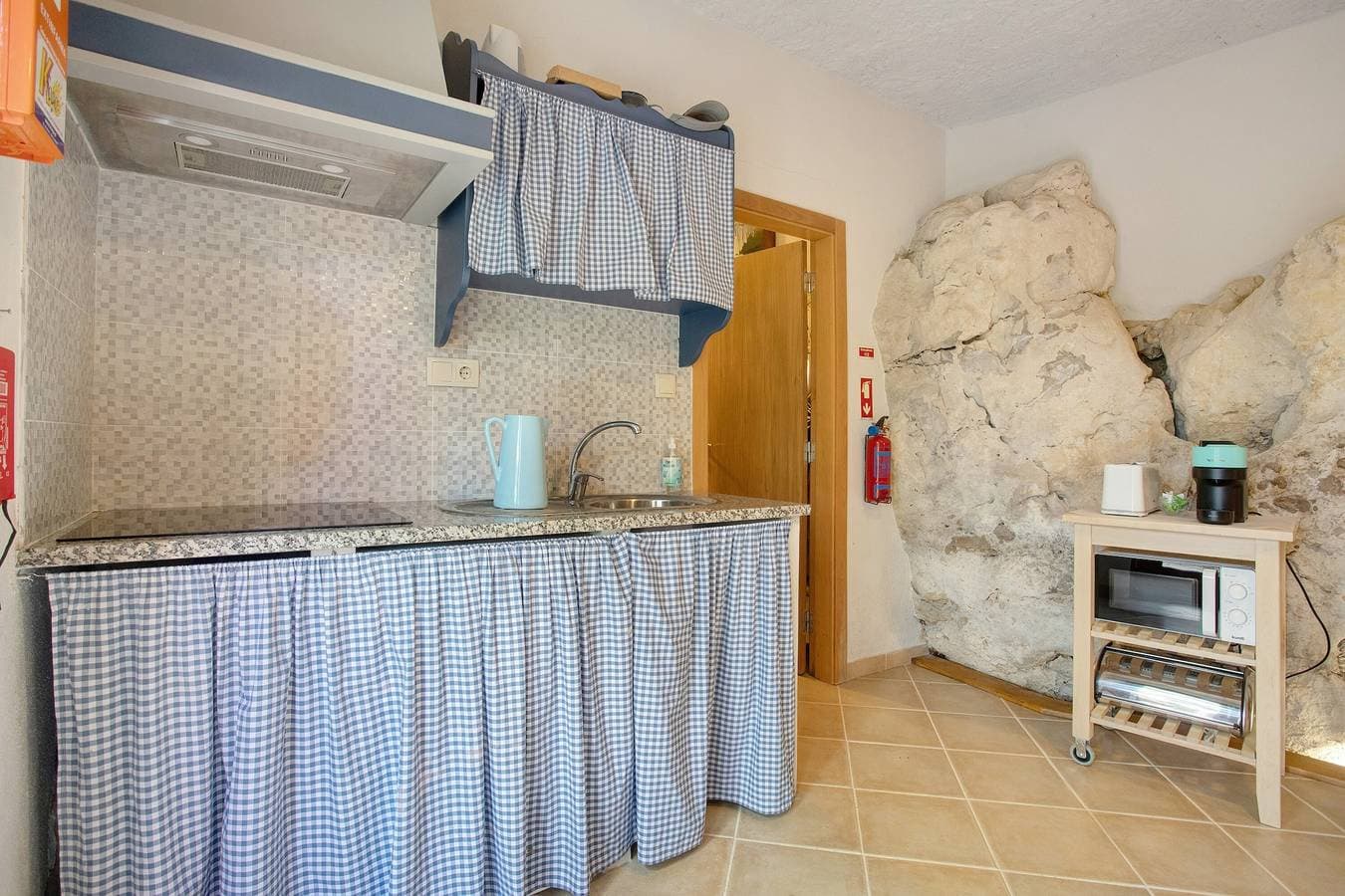 Foto 8 von 28: Landhaus 'Quinta Do Castelo - Casa De Pedra' mit privater Terrasse, WLAN und Klimaanlage