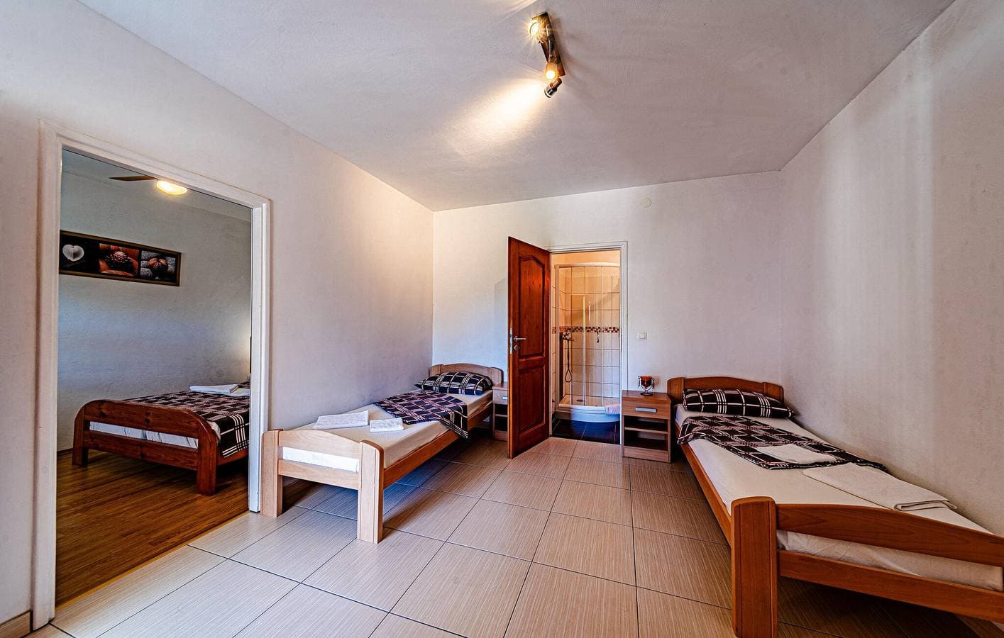 Foto 11 von 20: Gemütliche Ferienwohnung mit Terrasse, WLAN und Parkplatz in der Nähe des Strandes Tri Žala