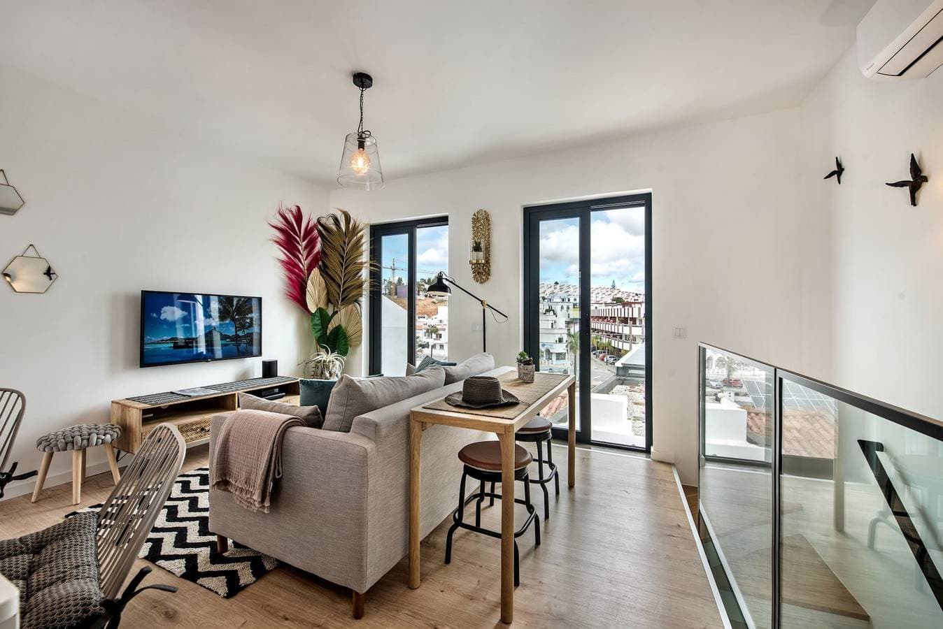 Foto 4 von 23: Casinha da Sorte · Stylish & Unique House In The H