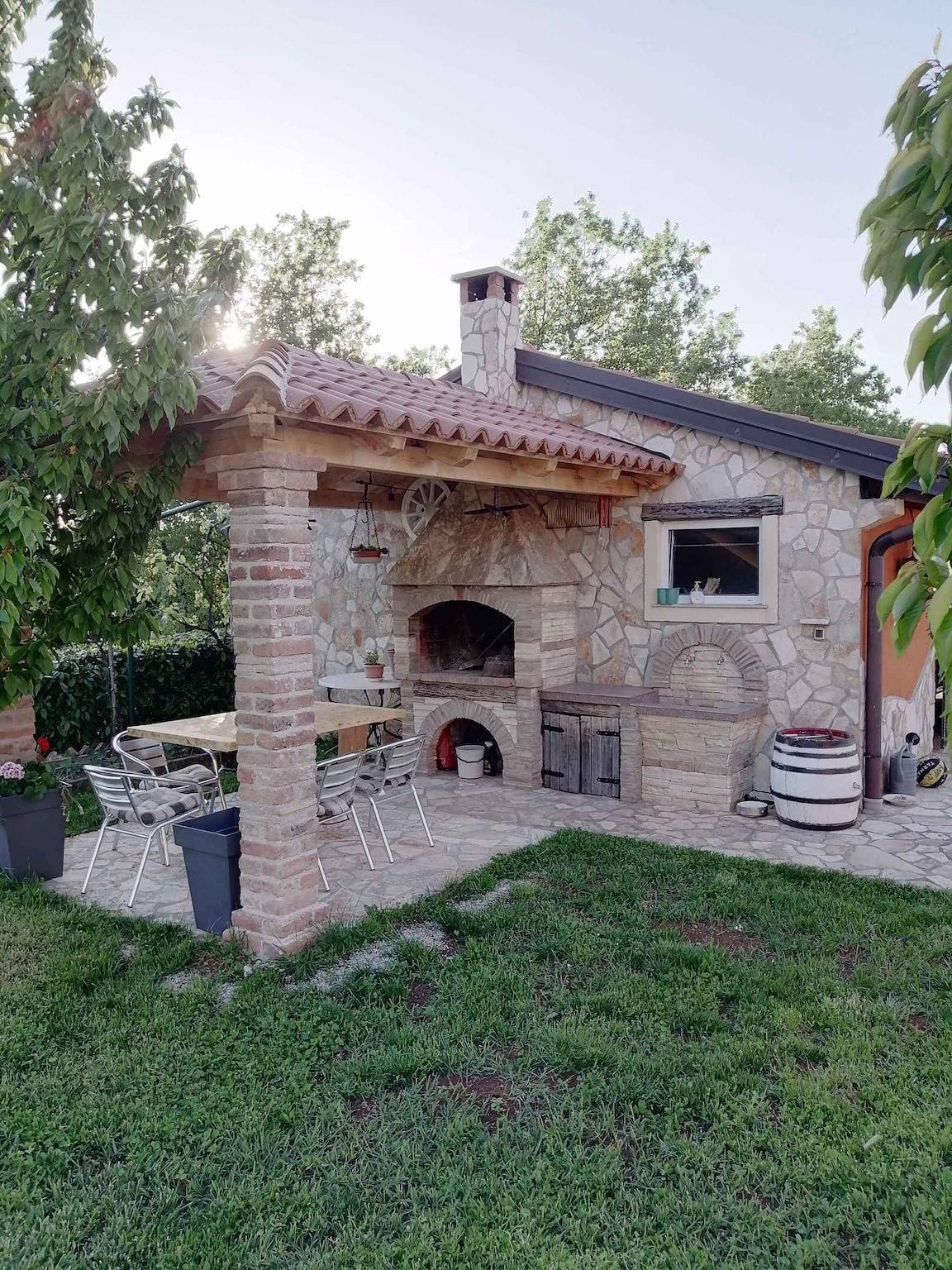 Foto 9 von 36: Ferienhaus mit Klimaanlage, Terrasse und Whirlpool