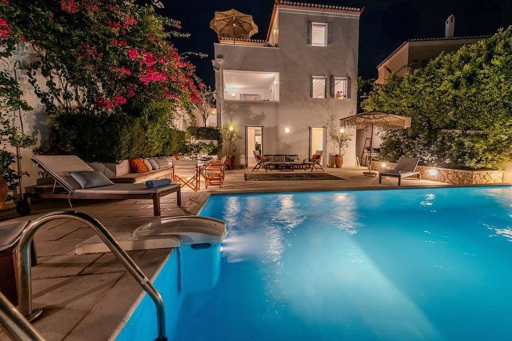 The Villa Evita in Spetses. Stunning view, private pool and daily maid service. 1