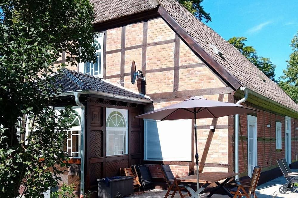 5 Ferienwohnung in Historischem Alten Gutshaus in Breetz am Fluss 1