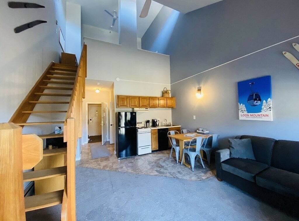 Foto 6 von 19: Loon Mtn Loft w/Pool, Jacuzzi Access, Mtn Shuttle