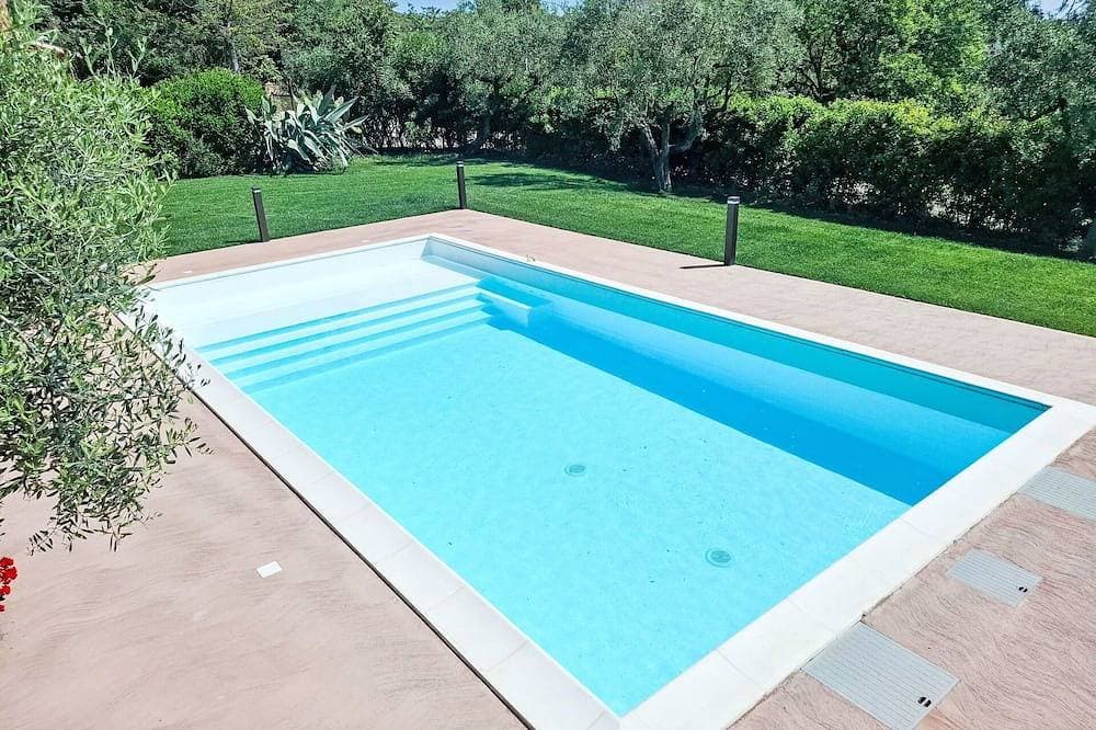 Alleinstehendes Ferienhaus mit  W-Lan, Klimaanlage, privatem Pool, TV, Innenhof, Panoramablick 1